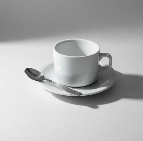 Taza de café con leche + plato y cuchara